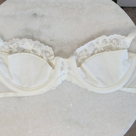 Victoria's Secret Cream Lace Bra 34B - Picture 2 of 5